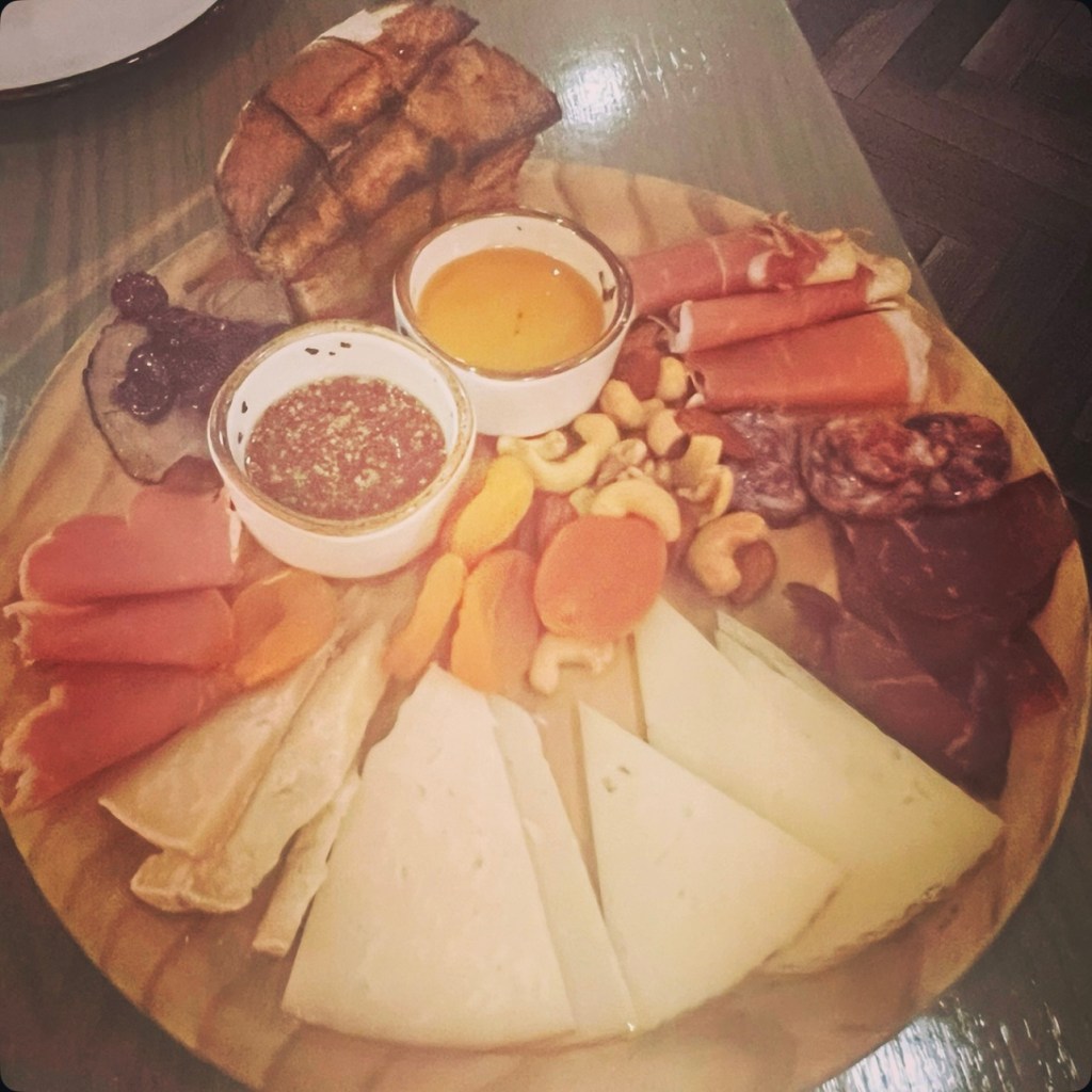 Tabla charcuterie & artisan Spanish cheese